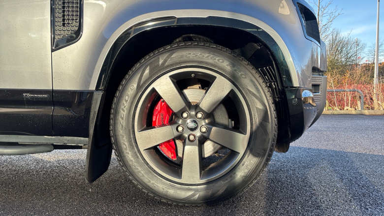 Land Rover Defender 3.0 D300 X-Dynamic HSE 110 5dr Auto Diesel Estate